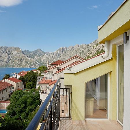 2Montenegro Mimoza Apartments Dobrota Exteriör bild