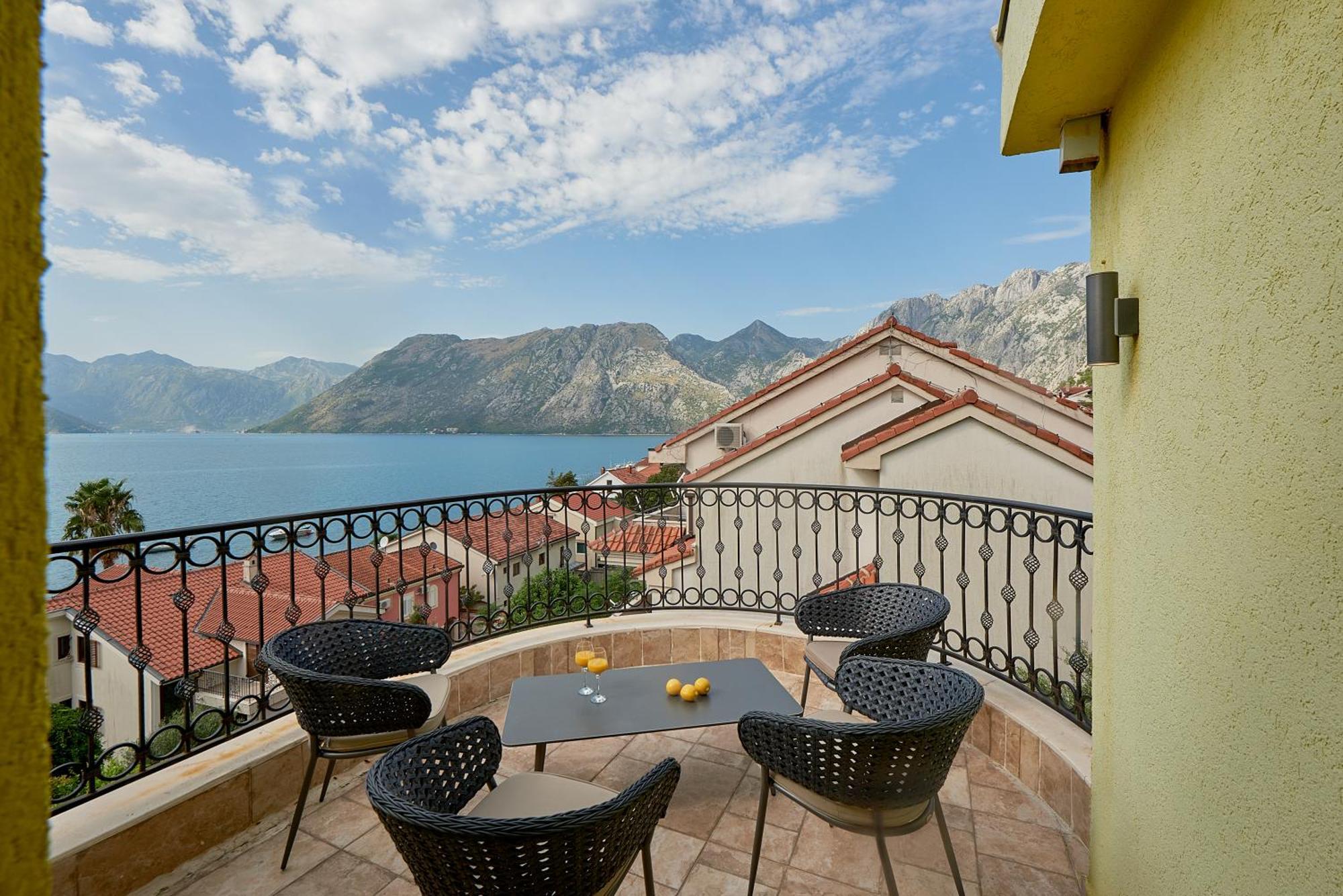 2Montenegro Mimoza Apartments Dobrota Exteriör bild