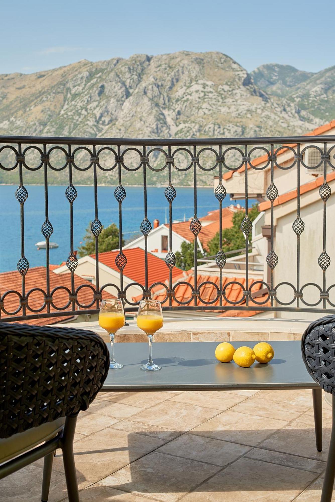 2Montenegro Mimoza Apartments Dobrota Exteriör bild