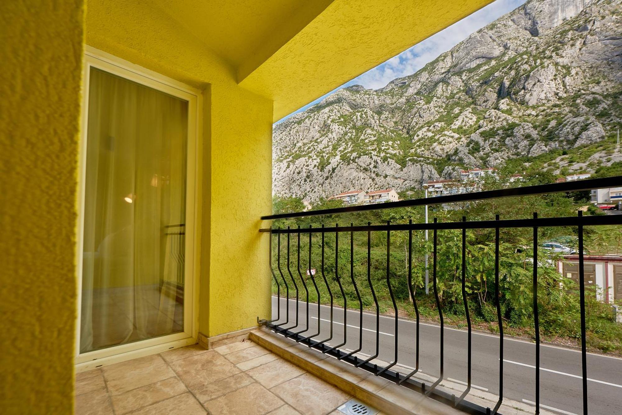 2Montenegro Mimoza Apartments Dobrota Exteriör bild