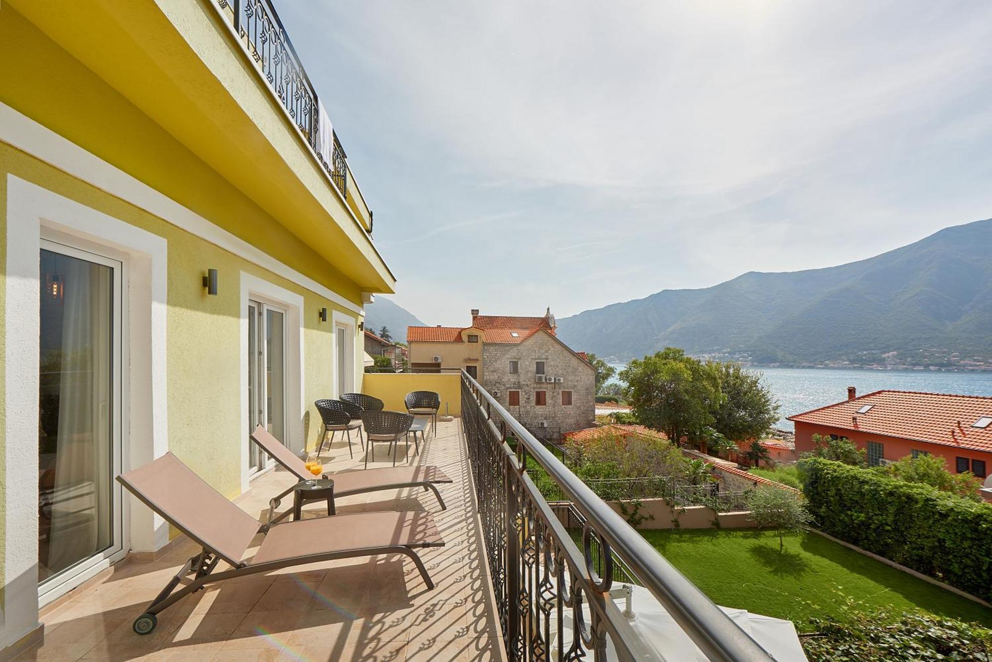2Montenegro Mimoza Apartments Dobrota Exteriör bild